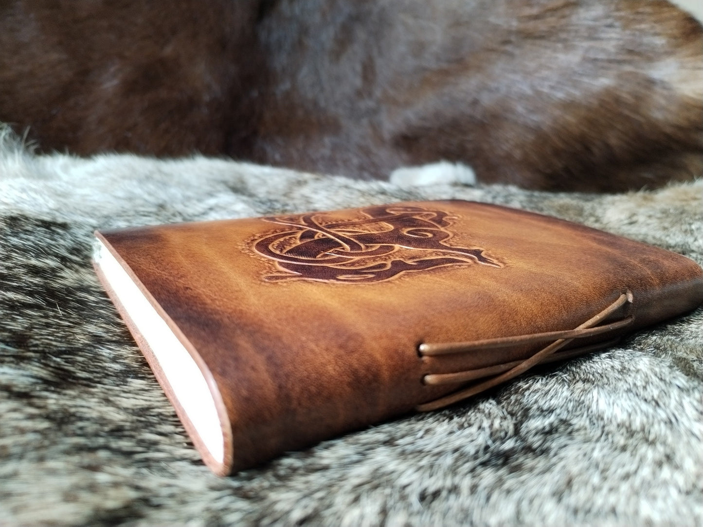 Carnet en cuir art viking