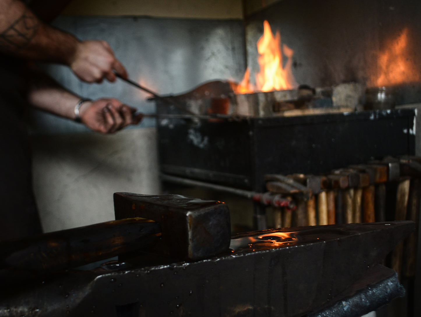 Collier Mjöllnir en fer forgé avec perles en os