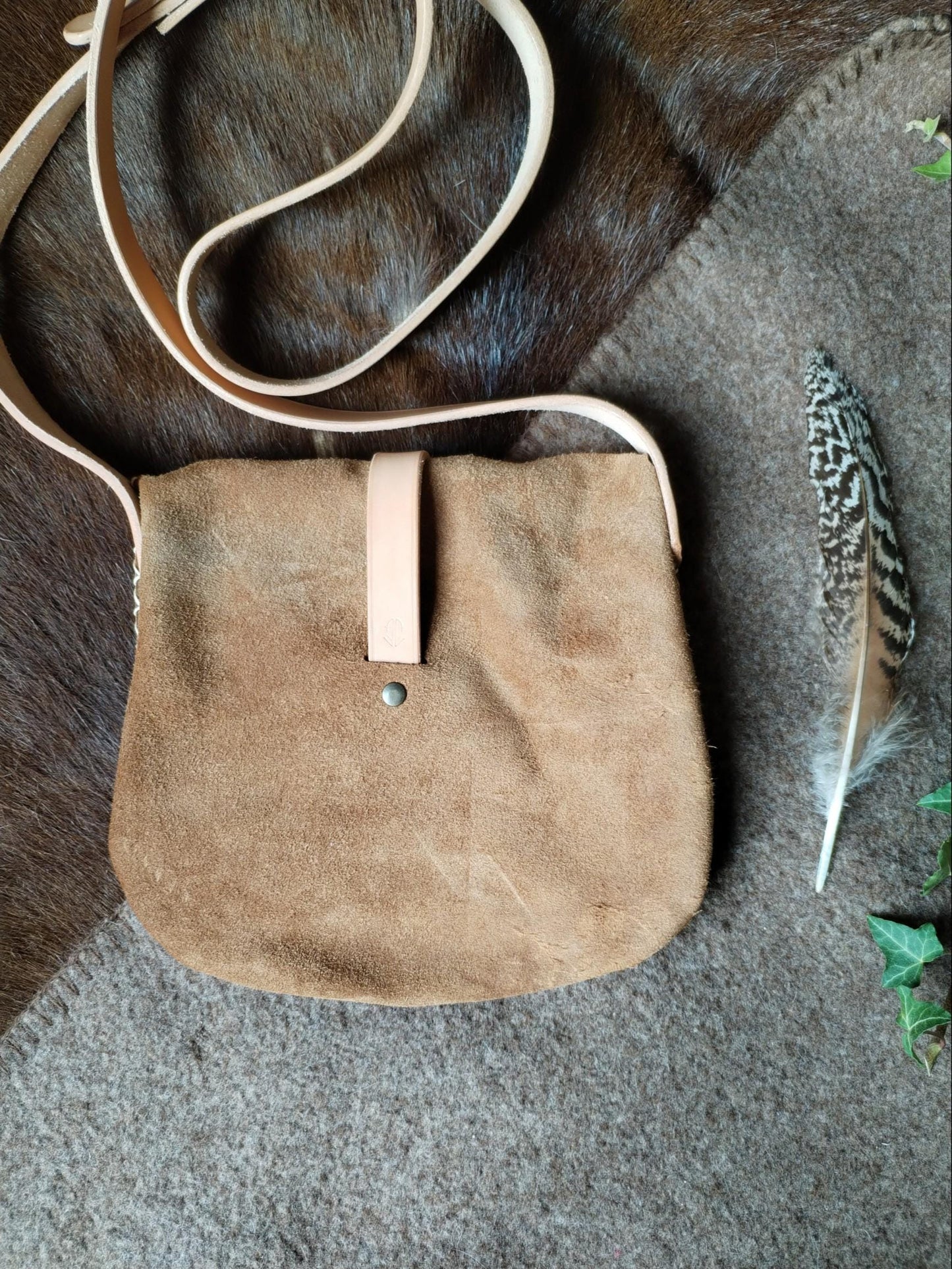 Sac en daim esprit "Amérindien" – laçage en croix