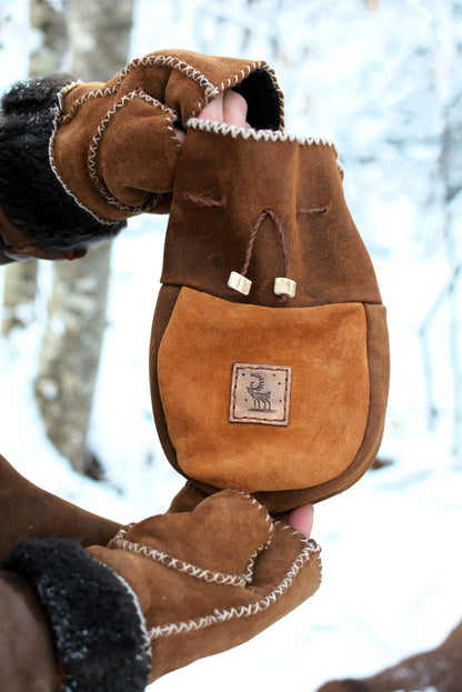 Grande bourse en cuir sami tenue en milieu naturel enneigé – Forge Gardarson