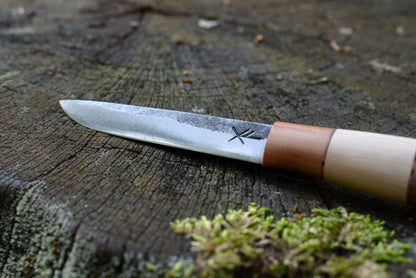 Détail lame acier carbone XC75 forgée au marteau - Puukko artisanal Forge Gardarson