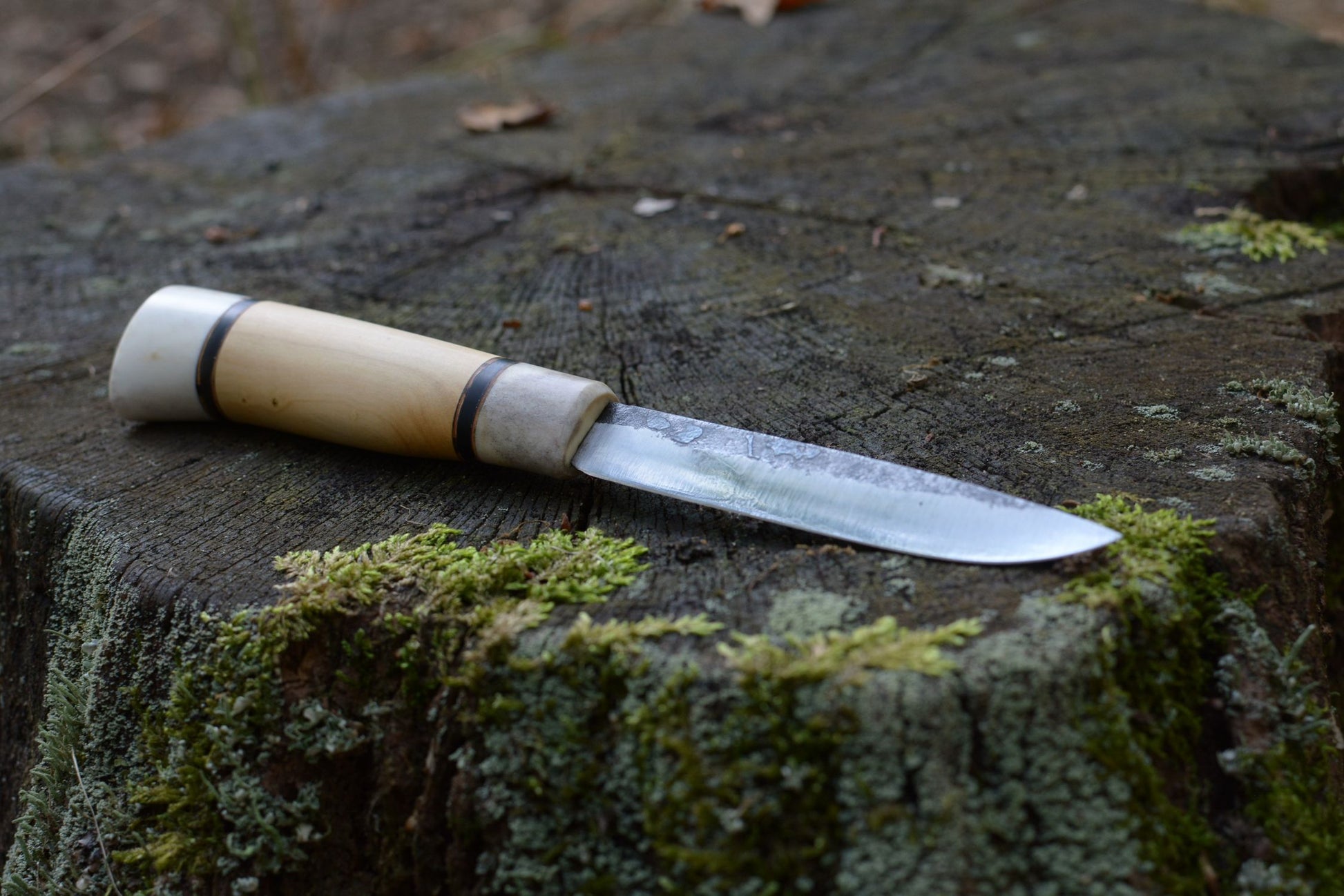 Couteau puukko artisanal forgé main lame vue de face - Forge Gardarson