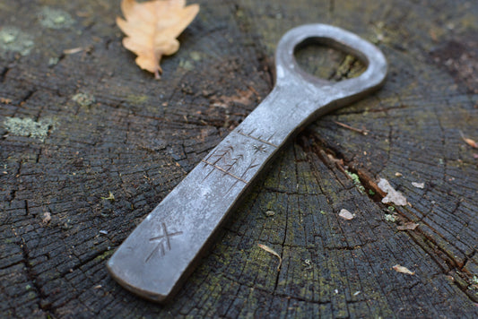 Décapsuleur avec motifs primitifs