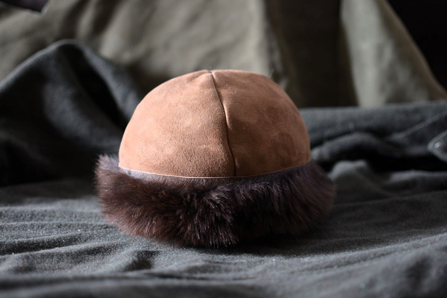 Ensemble bonnet & mitaines en peau de chèvre retournée (shearling)
