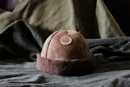 Bonnet shearling patch soleil, vue de face, peau de mouton retournée taille M/L