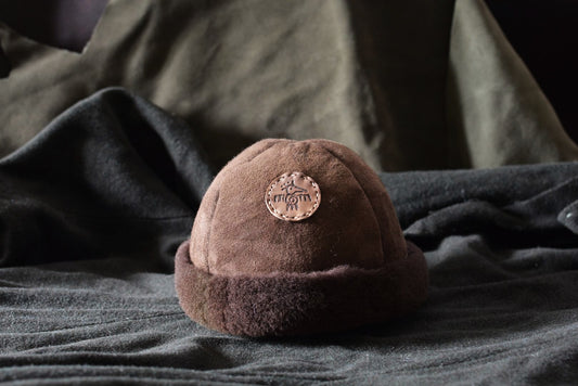 Bonnet shearling patch oiseau, vue de face, peau de mouton retournée taille S