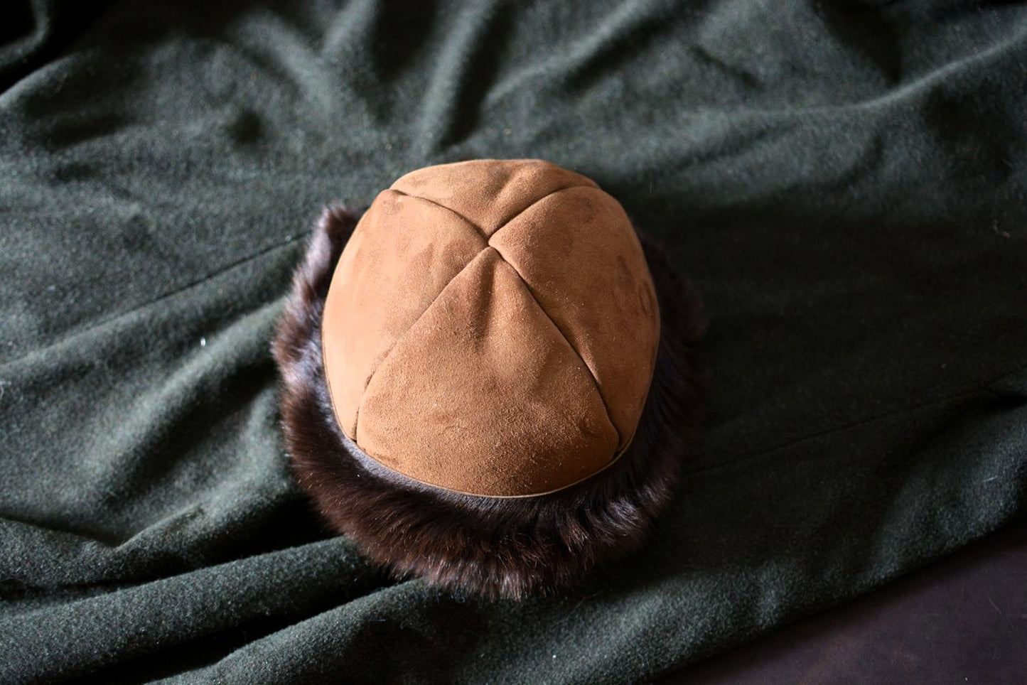 Ensemble bonnet & mitaines en peau de chèvre retournée (shearling)