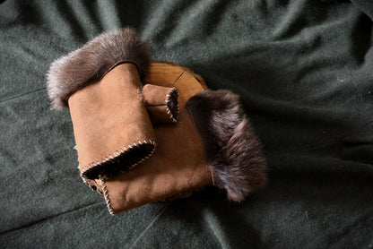 Ensemble bonnet & mitaines en peau de chèvre retournée (shearling)