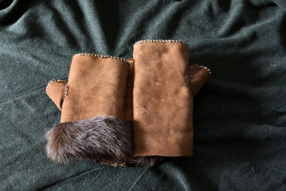 Ensemble bonnet & mitaines en peau de chèvre retournée (shearling)