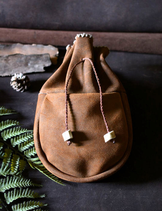 Grande bourse en cuir d'inspiration sami  – vue de face – Forge Gardarson