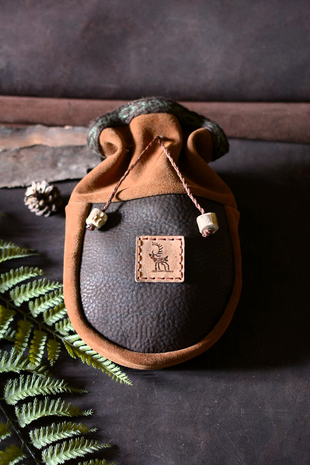 Grande bourse en cuir d'inspiration sami n°4 – vue de face – Forge Gardarson