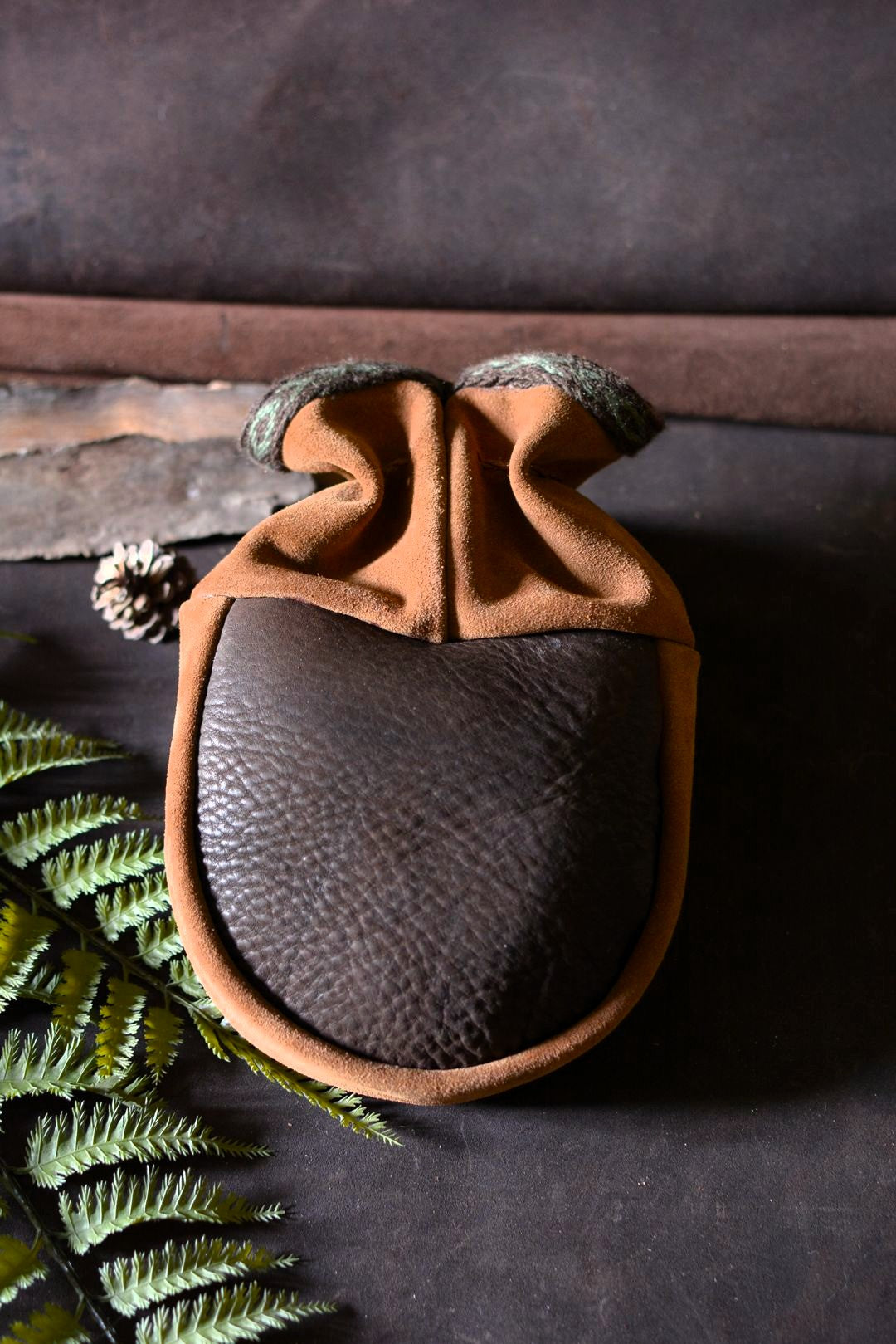 Grande bourse en cuir d'inspiration sami – vue de dos – Forge Gardarson