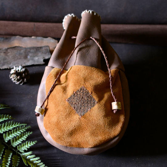 Grande bourse en cuir d'inspiration sami  – vue de face – Forge Gardarson
