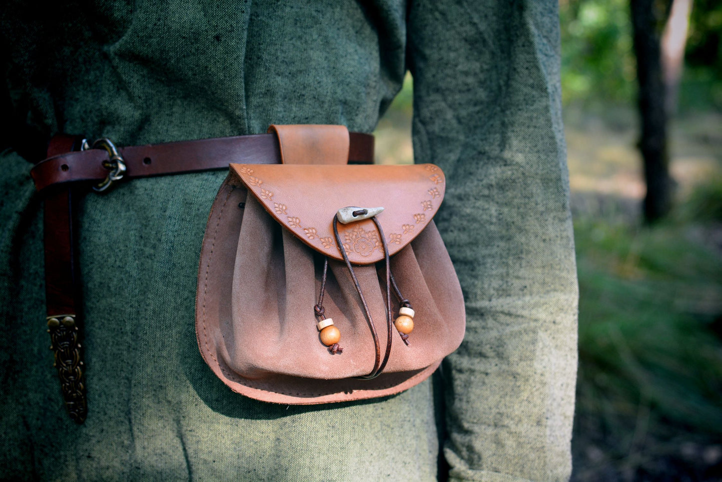 Bourse médiévale en cuir & bois de cerf