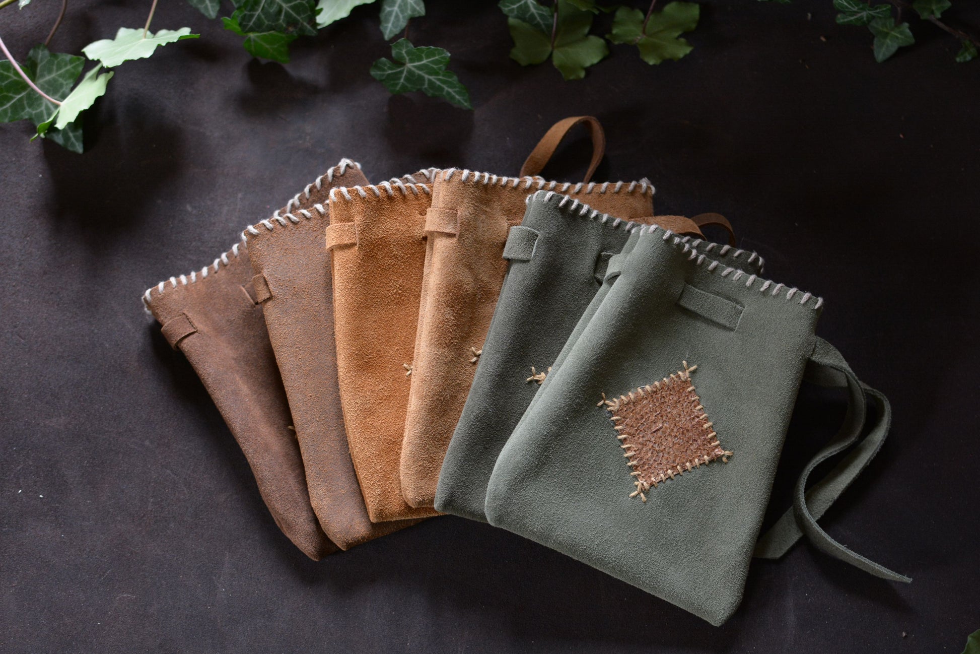 Collection bourses vikings en cuir artisanal – Amrod & Gardarson