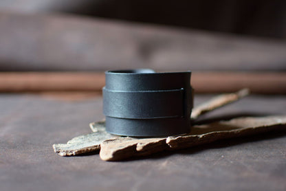 Bracelet de force cuir artisanal noir — L'Atelier d'Amrod