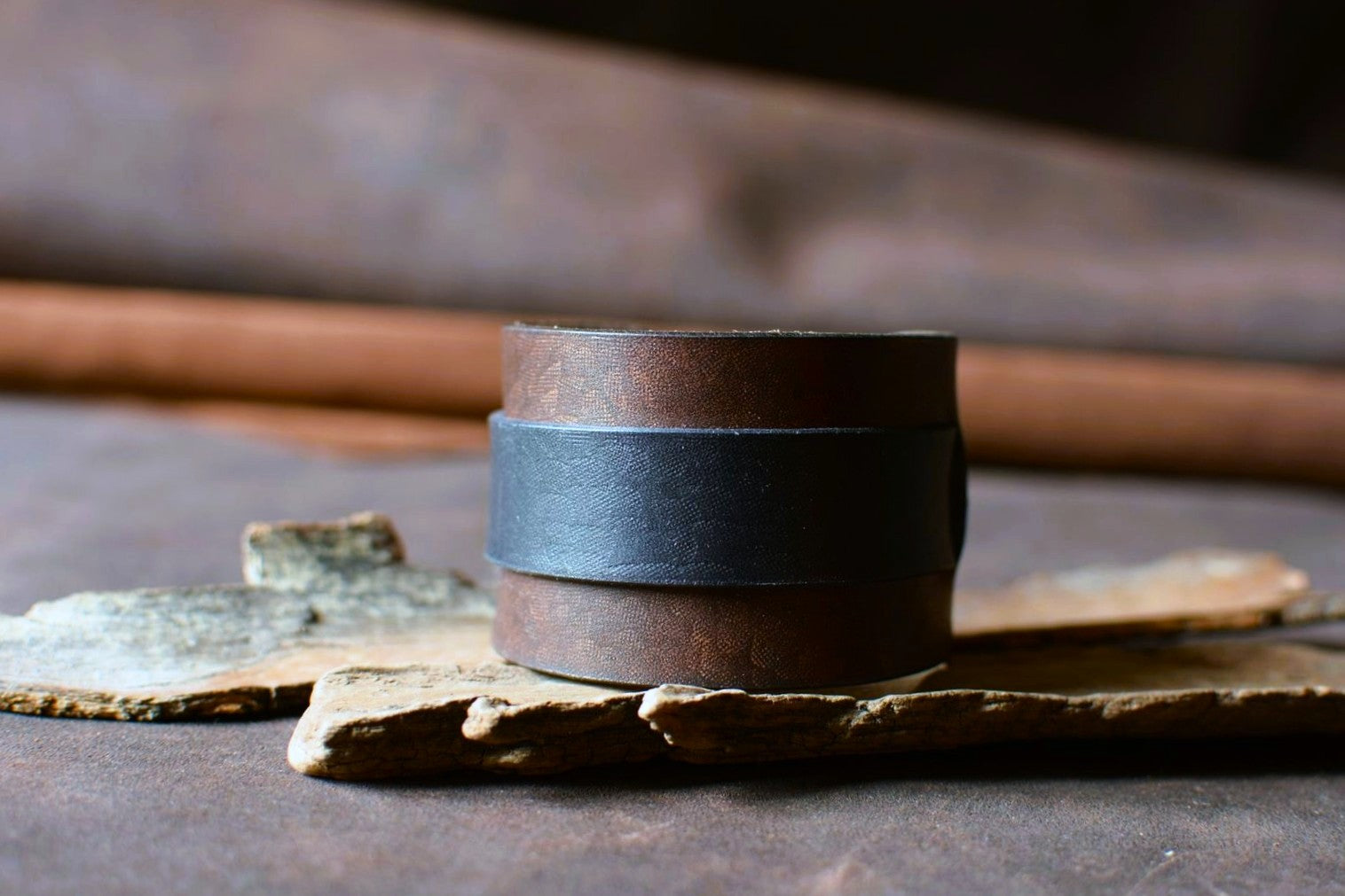 Bracelet de force cuir  tannage végétal - fabrication artisanale française 