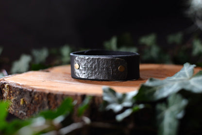 Bracelet forgé cuir et fer – Motifs gravés n°3