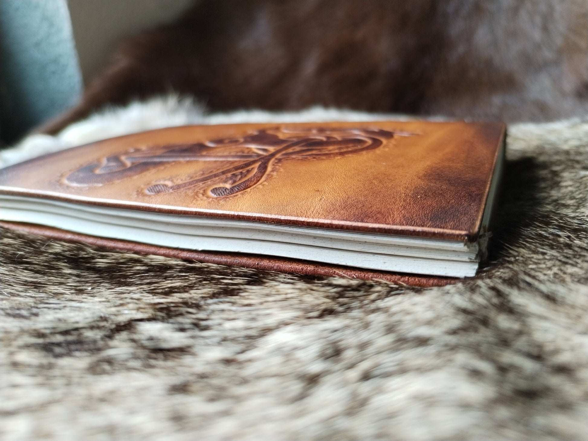 carnet en cuir avec dragon viking 