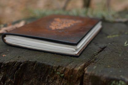 Carnet en cuir avec motif celte lyre