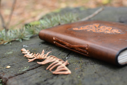 Carnet en cuir avec motif celte lyre
