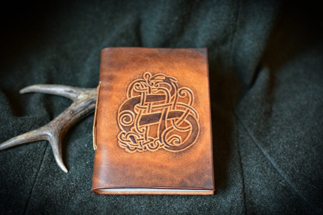 carnet en cuir avec dragon viking vue de face  Amrod & Gardarson