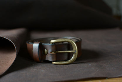 Ceinture classique marron foncé (boucle ovale)