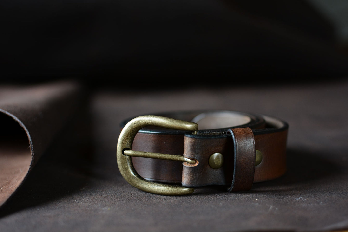 Ceinture classique marron foncé (boucle ovale)