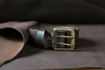Ceinture classique marron foncé (boucle double ardillon)