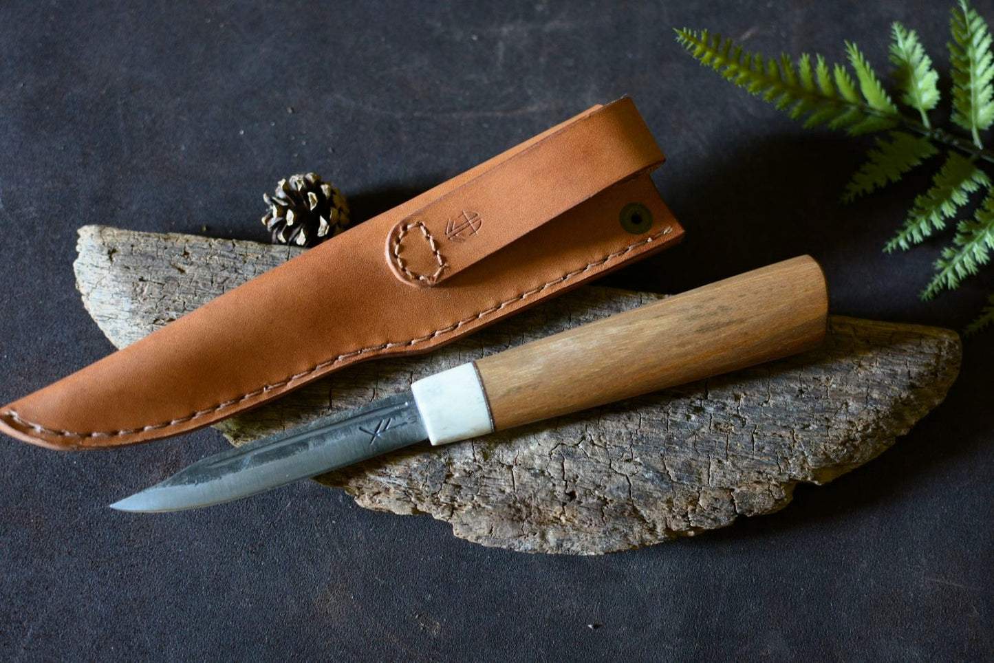 Kurzsax avec son étui en cuir sur-mesure – Atelier d'Amrod