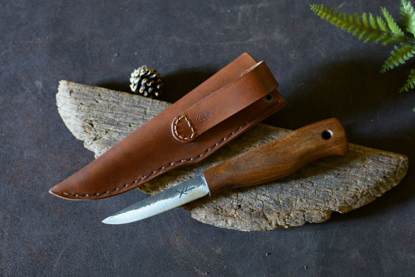 Couteau utilitaire avec son étui en cuir sur-mesure – Atelier d'Amrod