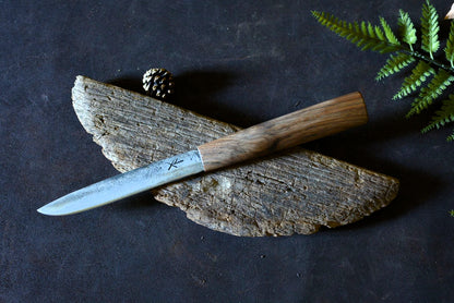 Couteau puukko monoxyle noyer forgé main acier XC75 lame 12cm - vue de face - Forge Gardarson