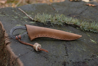 Petit couteau celte forgé main rangé dans son étui cuir tannage végétal - 