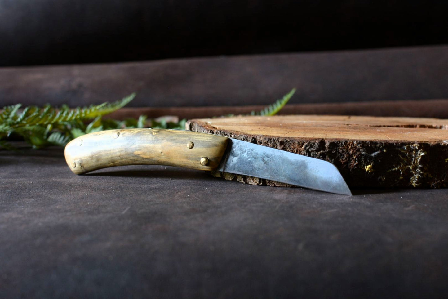Couteau pliant Andégave totalement déplié – lame pied de mouton acier XC75 et buis