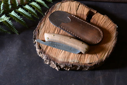 Couteau pliant Andégave avec sa pochette en cuir tannage végétal – Atelier d'Amrod