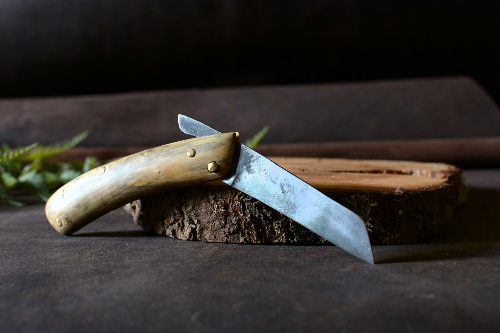 L'Andégave couteau pliant Forge Gardarson – déplié, pièce unique plaquettes buis
