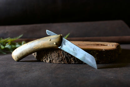 L'Andégave couteau pliant Forge Gardarson – déplié, pièce unique plaquettes buis