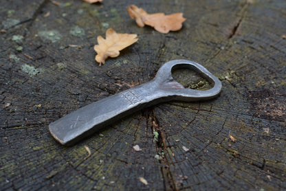 Décapsuleur forgé gravé n°1