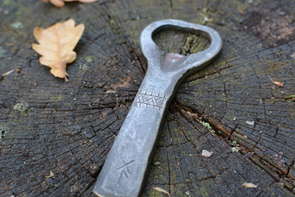 Décapsuleur forgé gravé n°1
