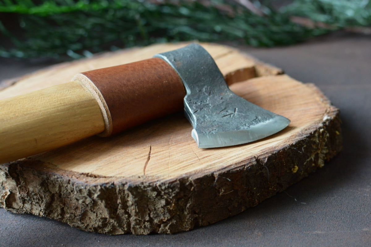 Fer de hache forgée main acier haut carbone — autre face — Forge Gardarson