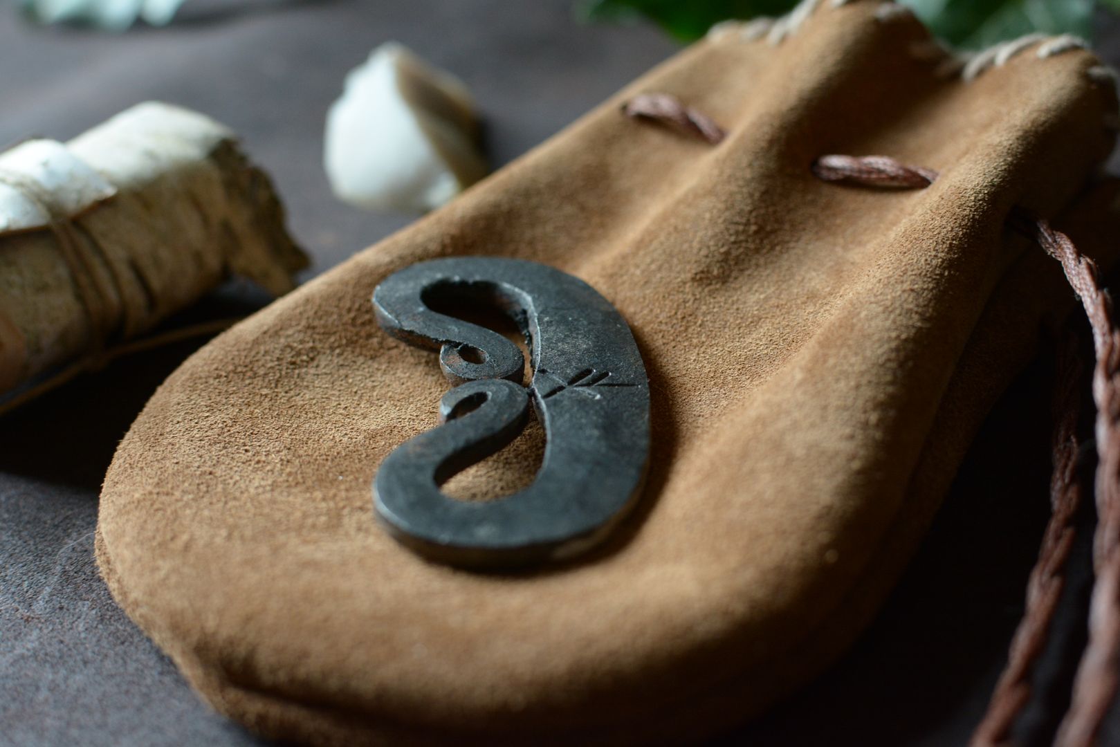 Détail du briquet forgé en acier haut carbone – artisanat Forge Gardarson