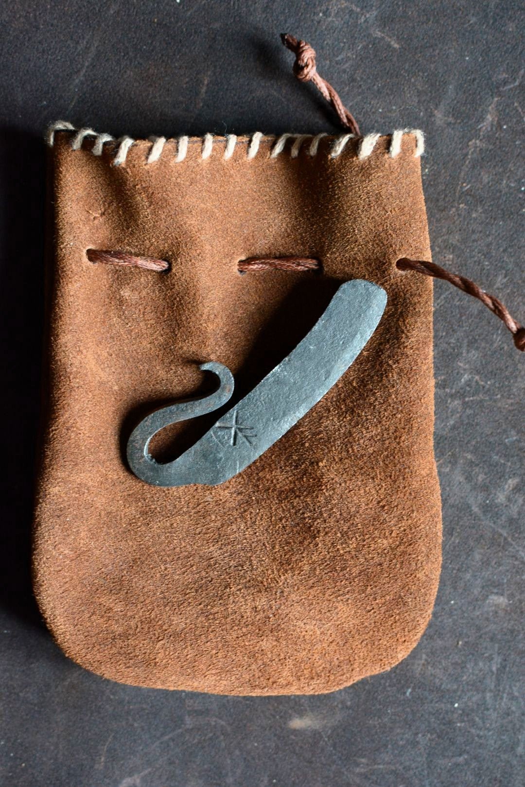 Détail du briquet forgé en acier haut carbone – kit n°2 Forge Gardarson