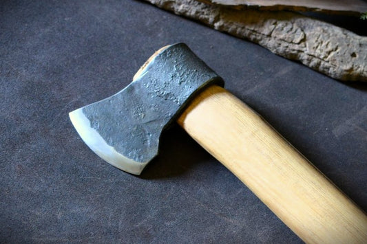 Fer de hache artisanale forgée n°3 – Forge Gardarson
Hache artisanale forgée n°3
