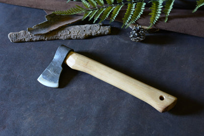 Hache artisanale forgée n°2 complète avec manche en acacia – Forge Gardarson