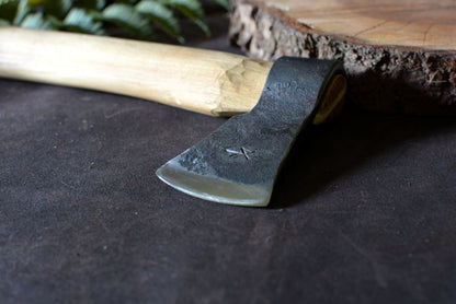 Détail du fer de hache artisanale forgée n°2 – Forge Gardarson
