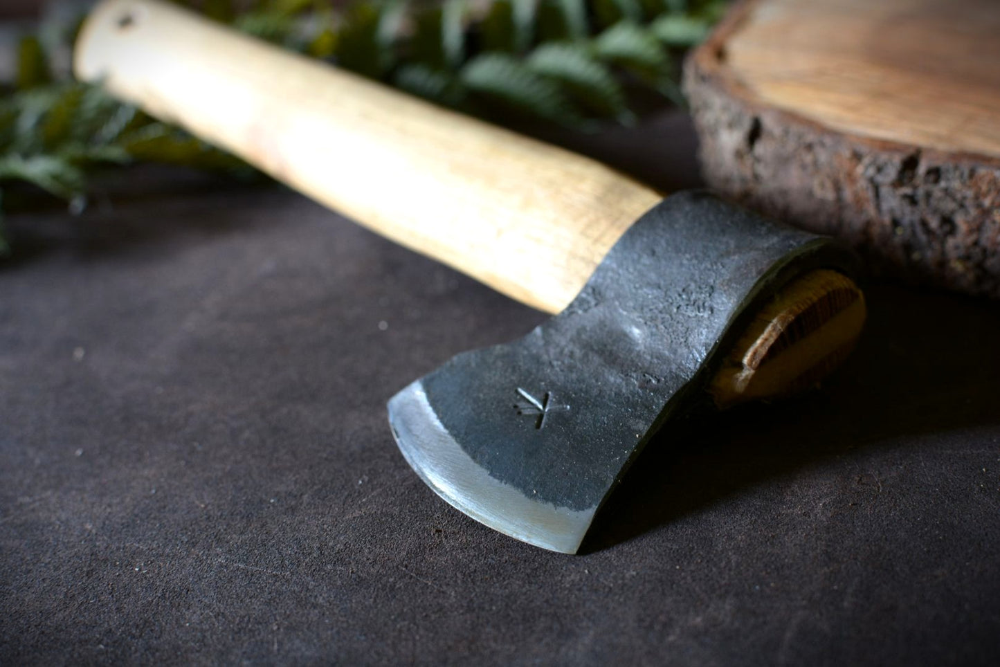 Détail du fer de hache artisanale forgée n°3 – Forge Gardarson