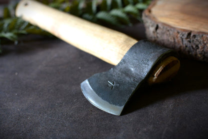 Détail du fer de hache artisanale forgée n°3 – Forge Gardarson