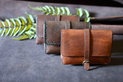 Collection pochettes ceinture en cuir tannage végétal marron havane — Amrod & Gardarson
