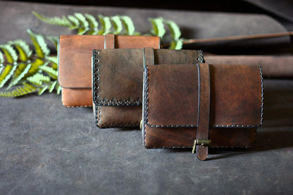 Collection pochettes ceinture en cuir tannage végétal marron foncé — Amrod & Gardarson