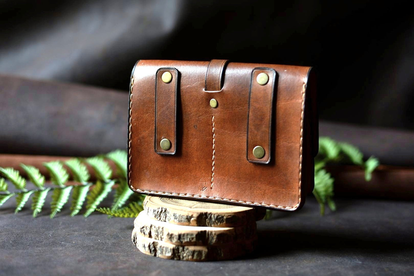Pochette ceinture cuir tannage végétal — vue de dos avec passants ceinture, fabrication artisanale française